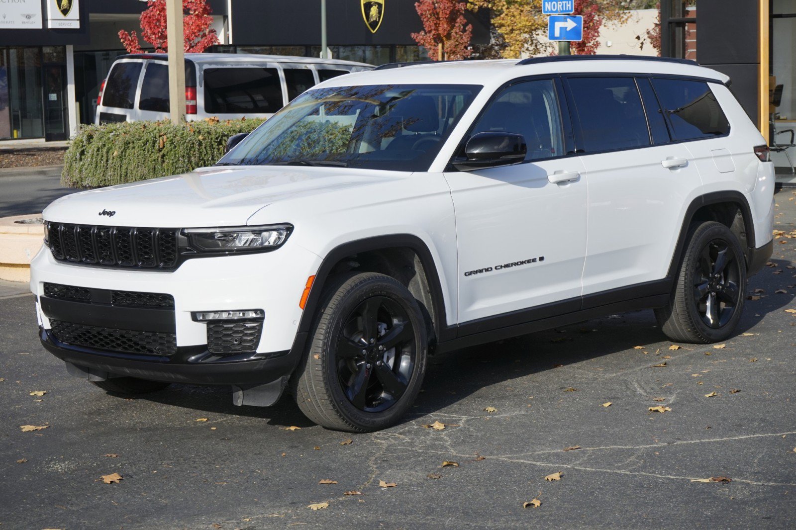 Used 2023 Jeep Grand Cherokee L Limited w/ Luxury Tech Group II image 2