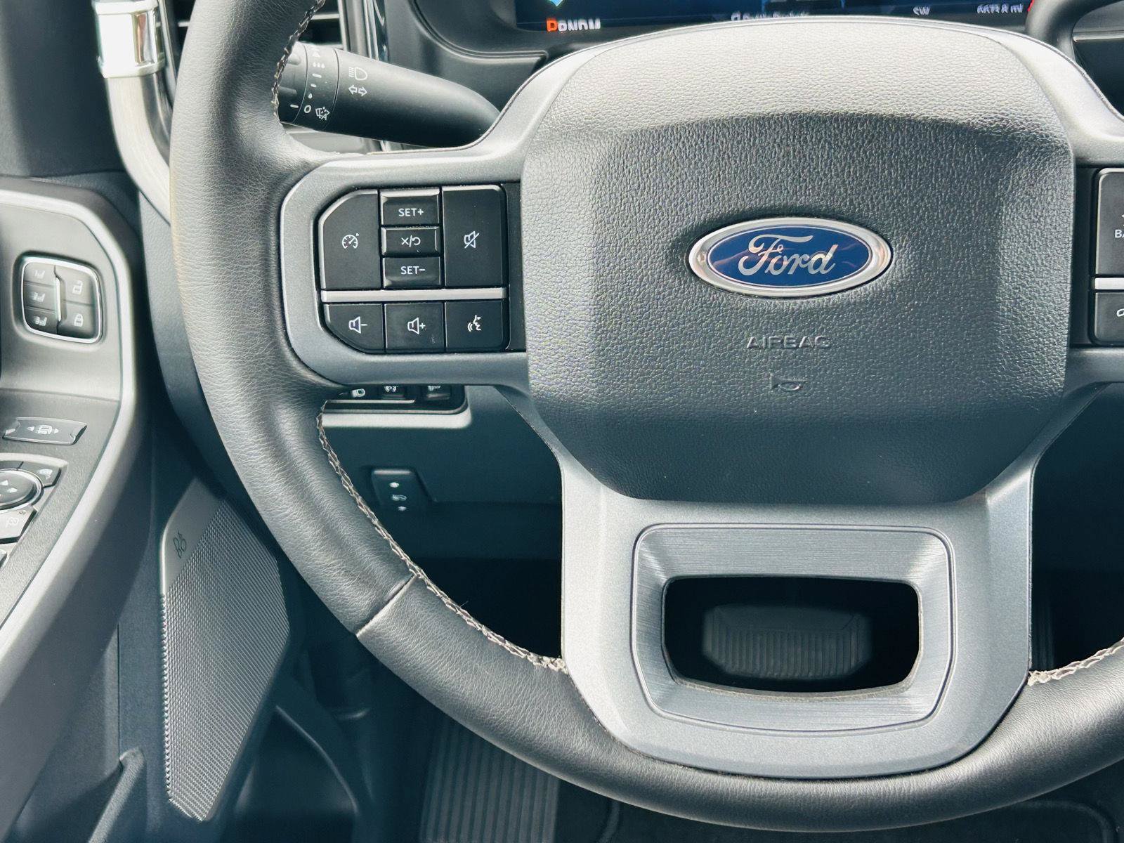 Used 2025 Ford F350 Lariat AWD/4WD image 21