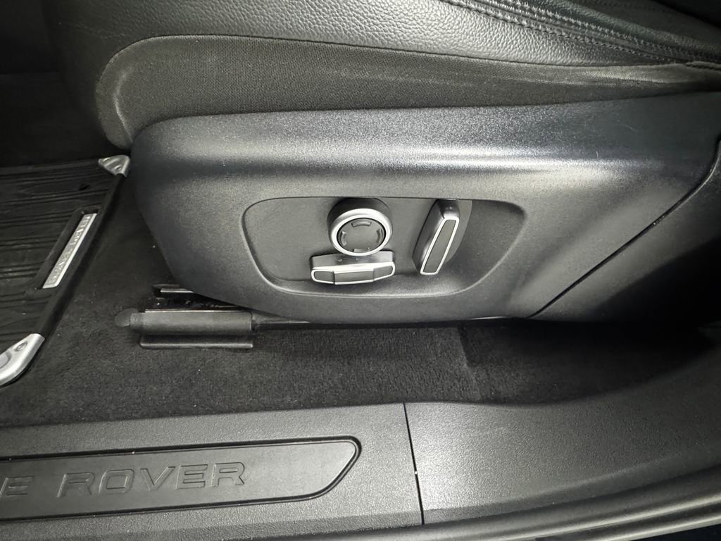 Used 2021 Land Rover Range Rover Evoque S image 27