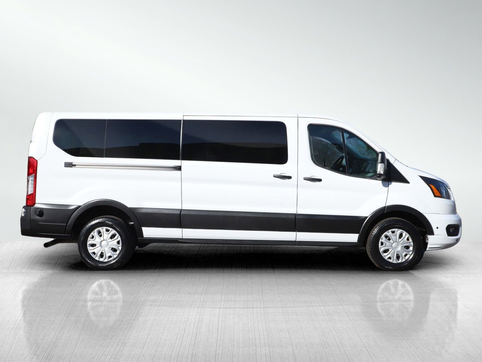 Used 2024 Ford Transit 350 XLT RWD image 6
