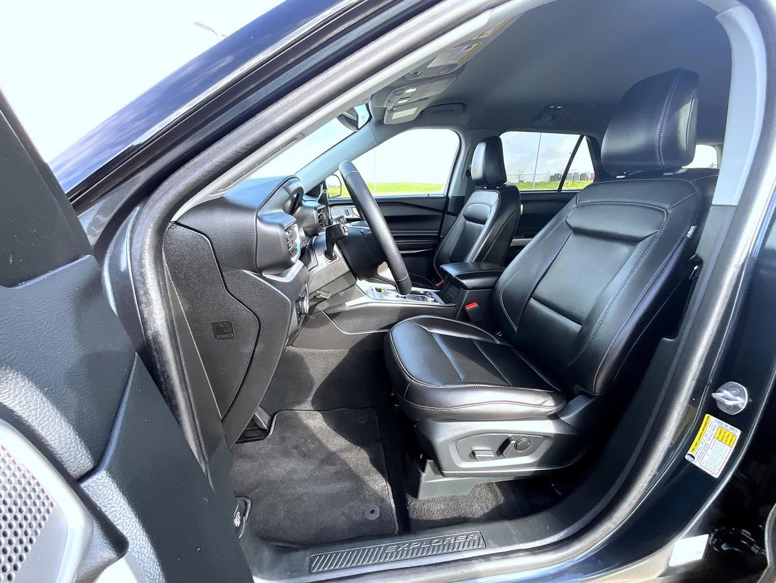 Used 2024 Ford Explorer XLT w/ Equipment Group 202A AWD/4WD image 10