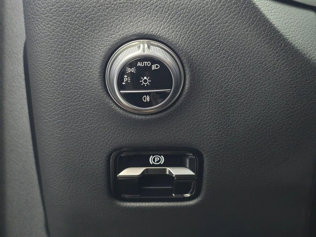 Certified 2025 Mercedes-Benz GLC 43 AMG 4MATIC Coupe image 38