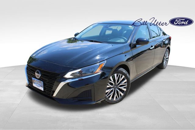 Used 2023 Nissan Altima 2.5 SV