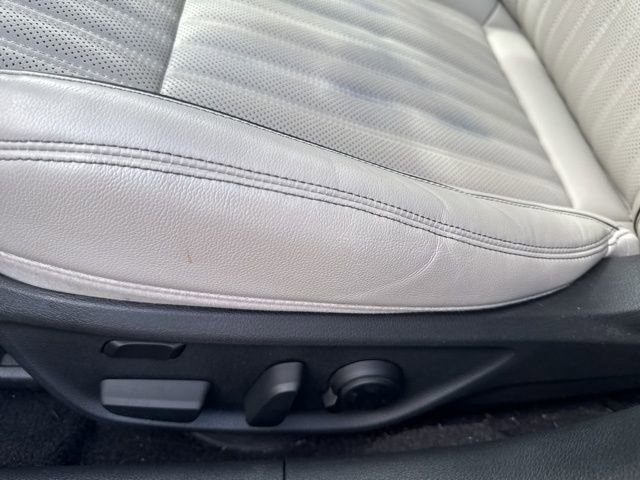 Used 2022 Genesis G70 3.3T w/ Sport Advanced Package image 17