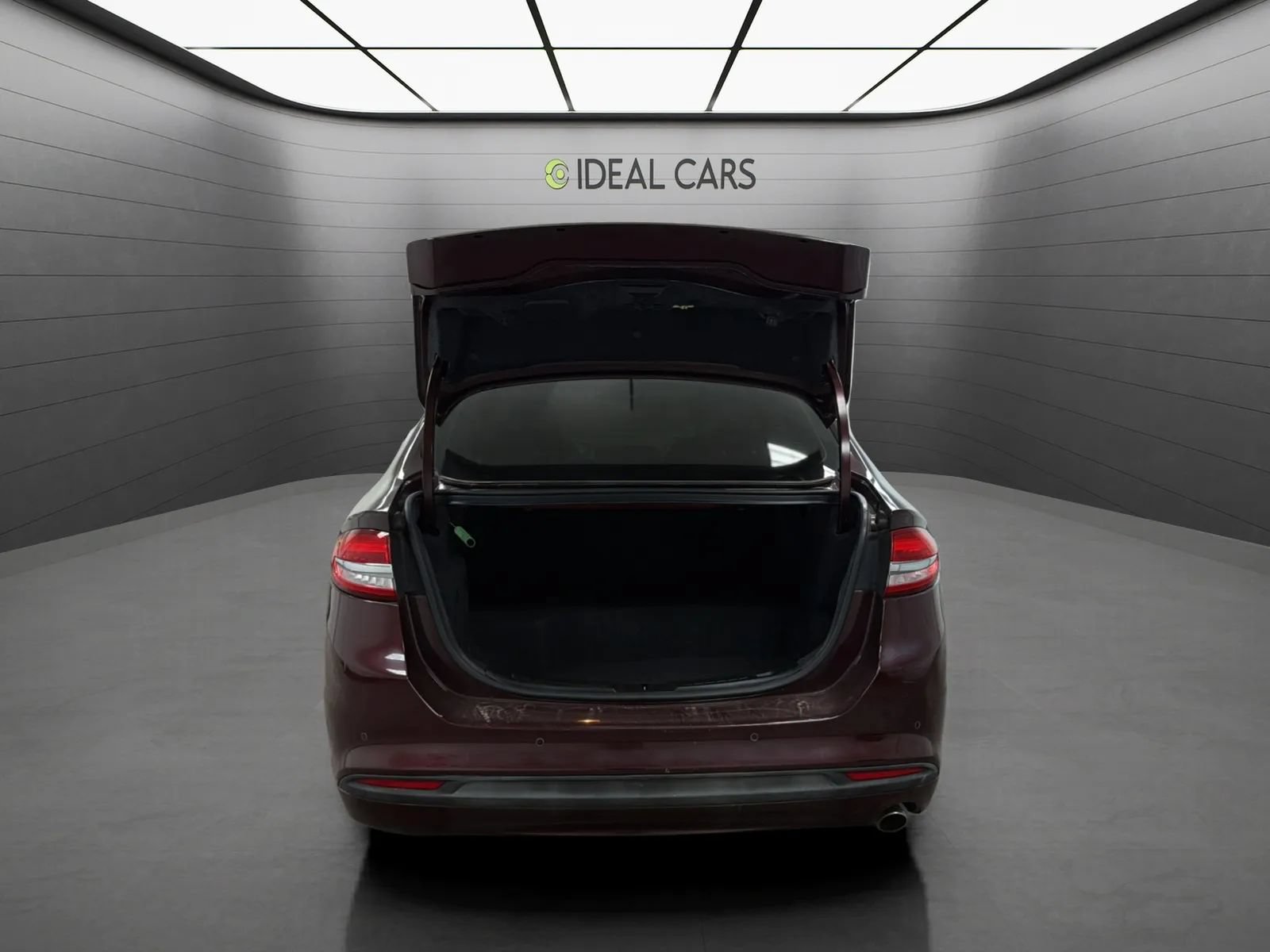 Used 2017 Ford Fusion SE w/ Equipment Group 602A FWD image 9