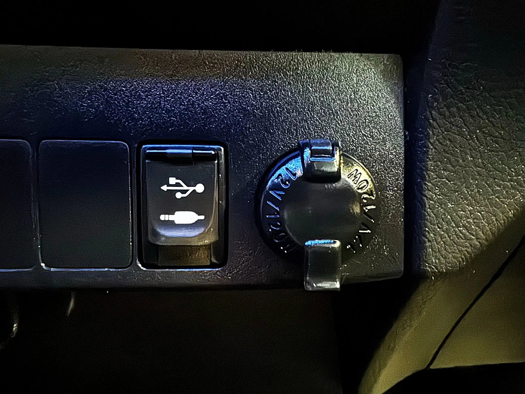 Used 2017 Toyota RAV4 XLE image 30