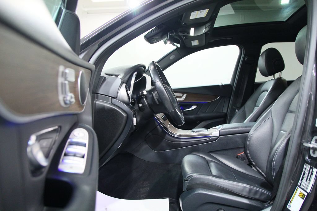 Used 2022 Mercedes-Benz GLC 300 4MATIC image 5
