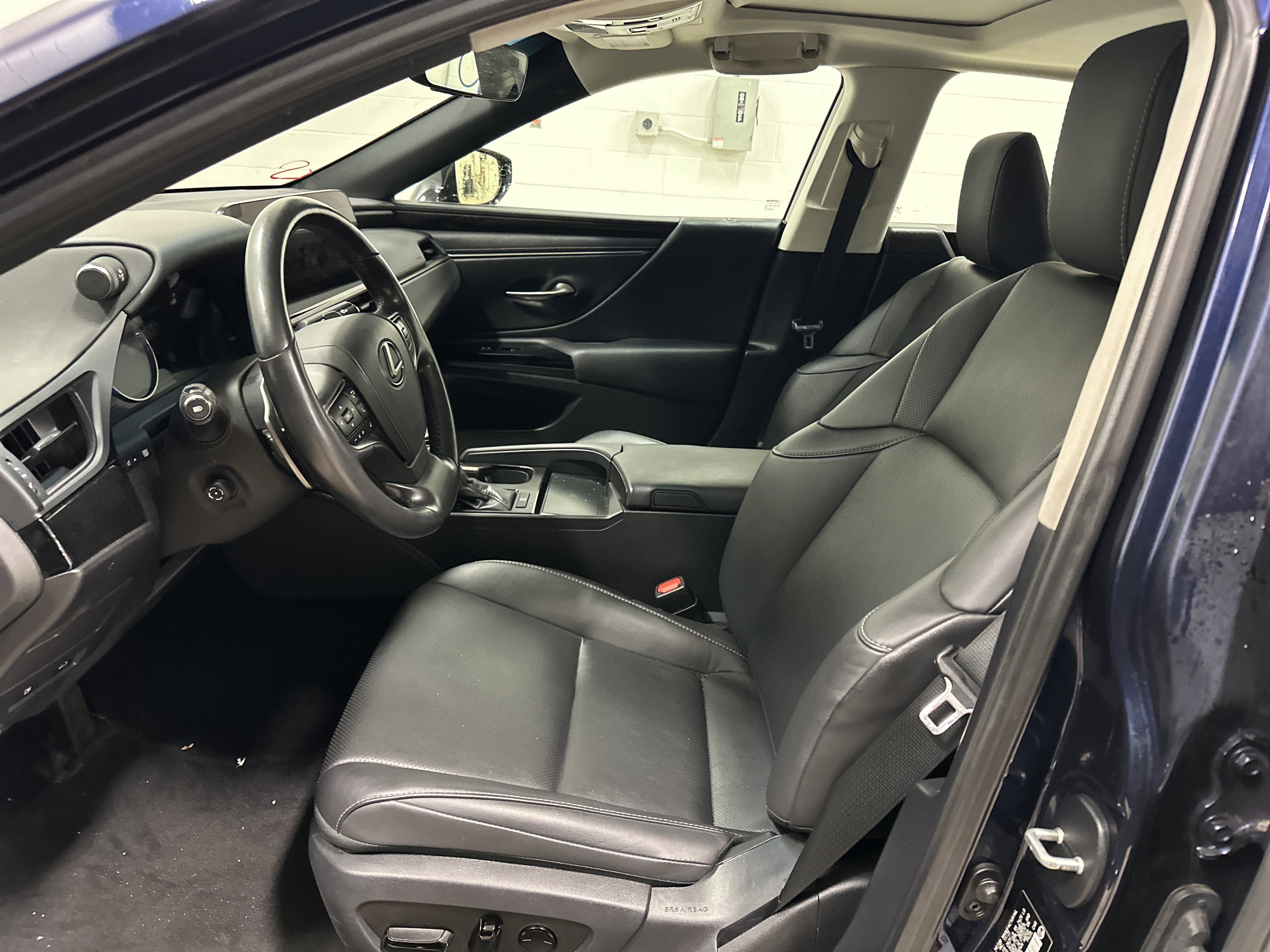 Used 2023 Lexus ES 350 w/ Premium Package image 16