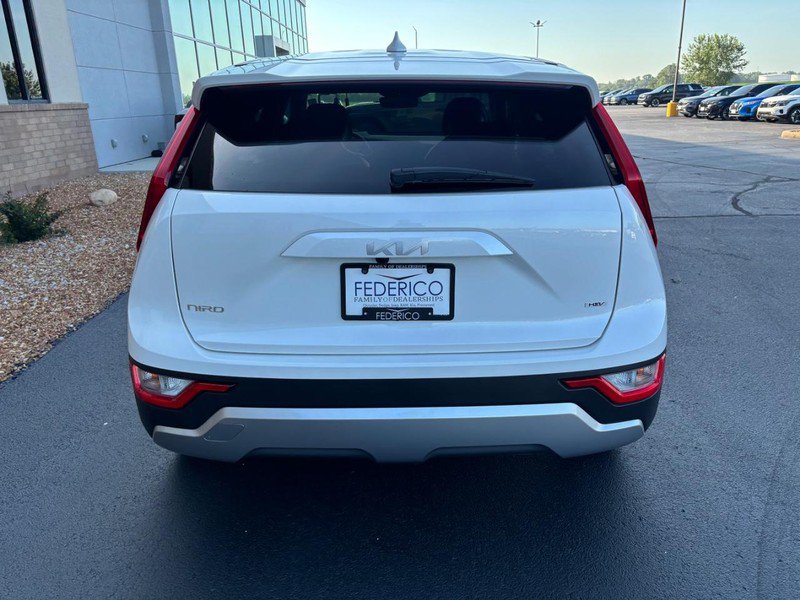 Used 2025 Kia Niro LX FWD image 4