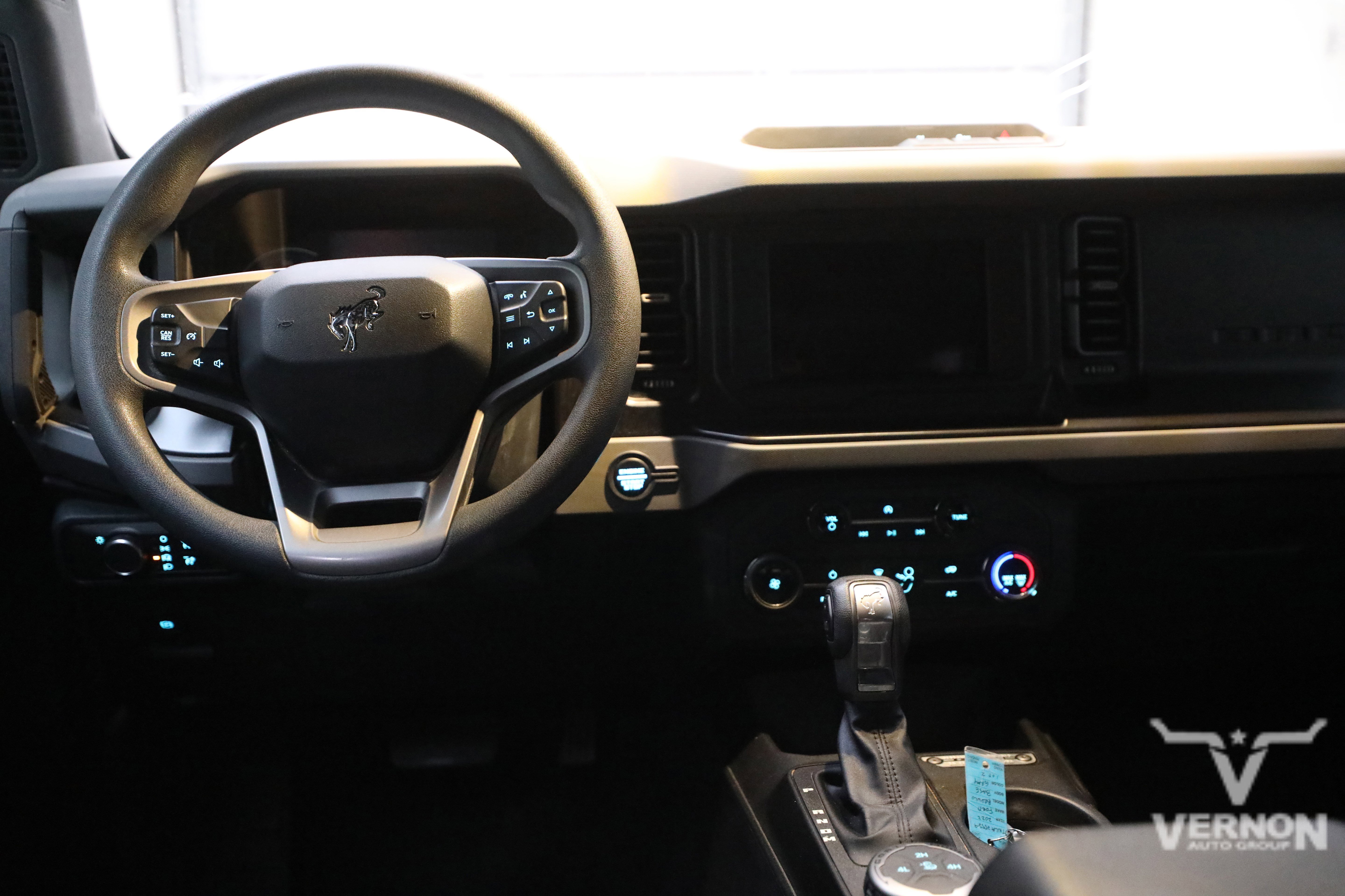 Used 2022 Ford Bronco Base 4x4 image 9