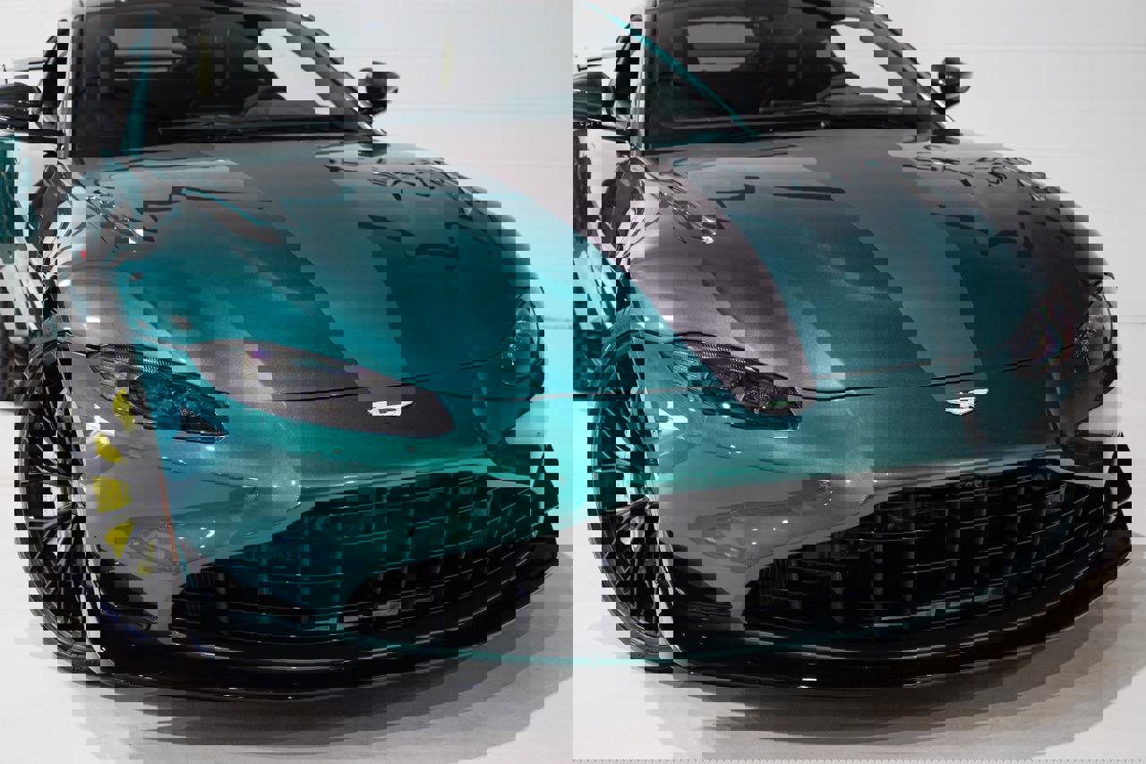 Used 2023 Aston Martin V8 Vantage Coupe image 25