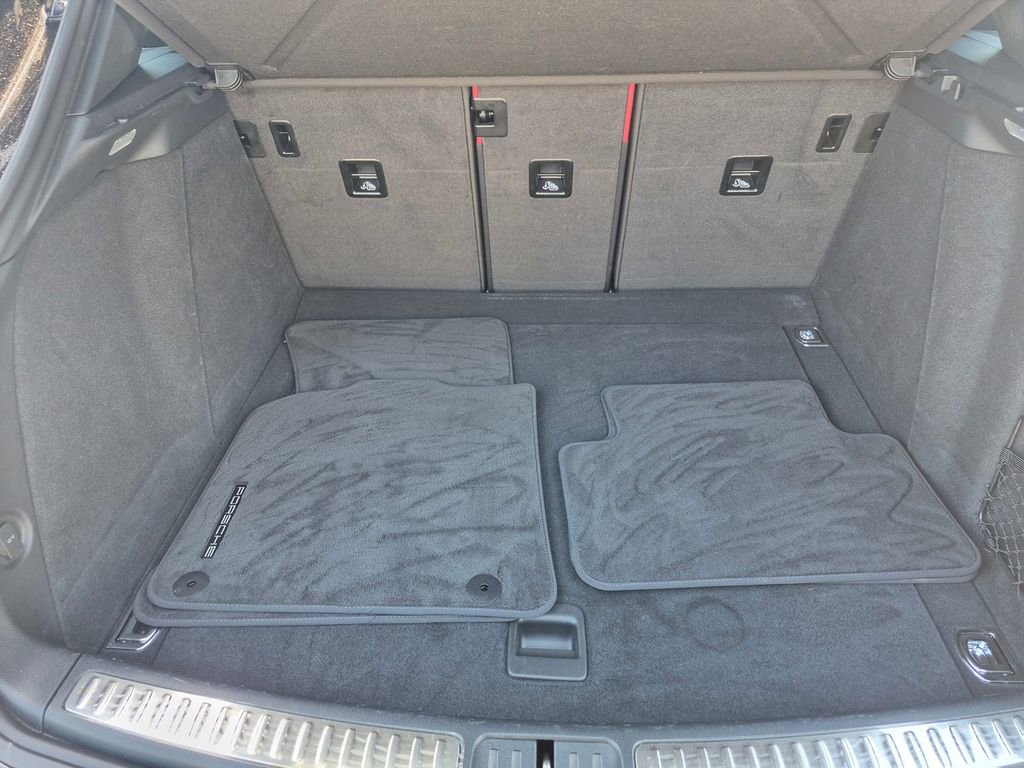 Used 2023 Porsche Macan image 8