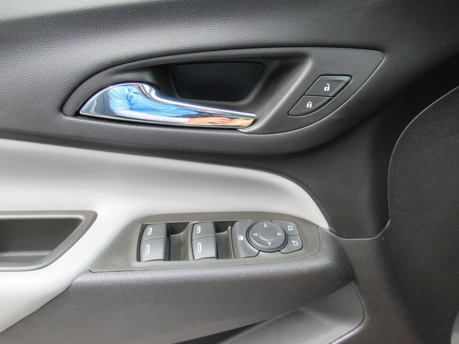 Used 2024 Chevrolet Equinox LS w/ LS Convenience Package FWD image 20