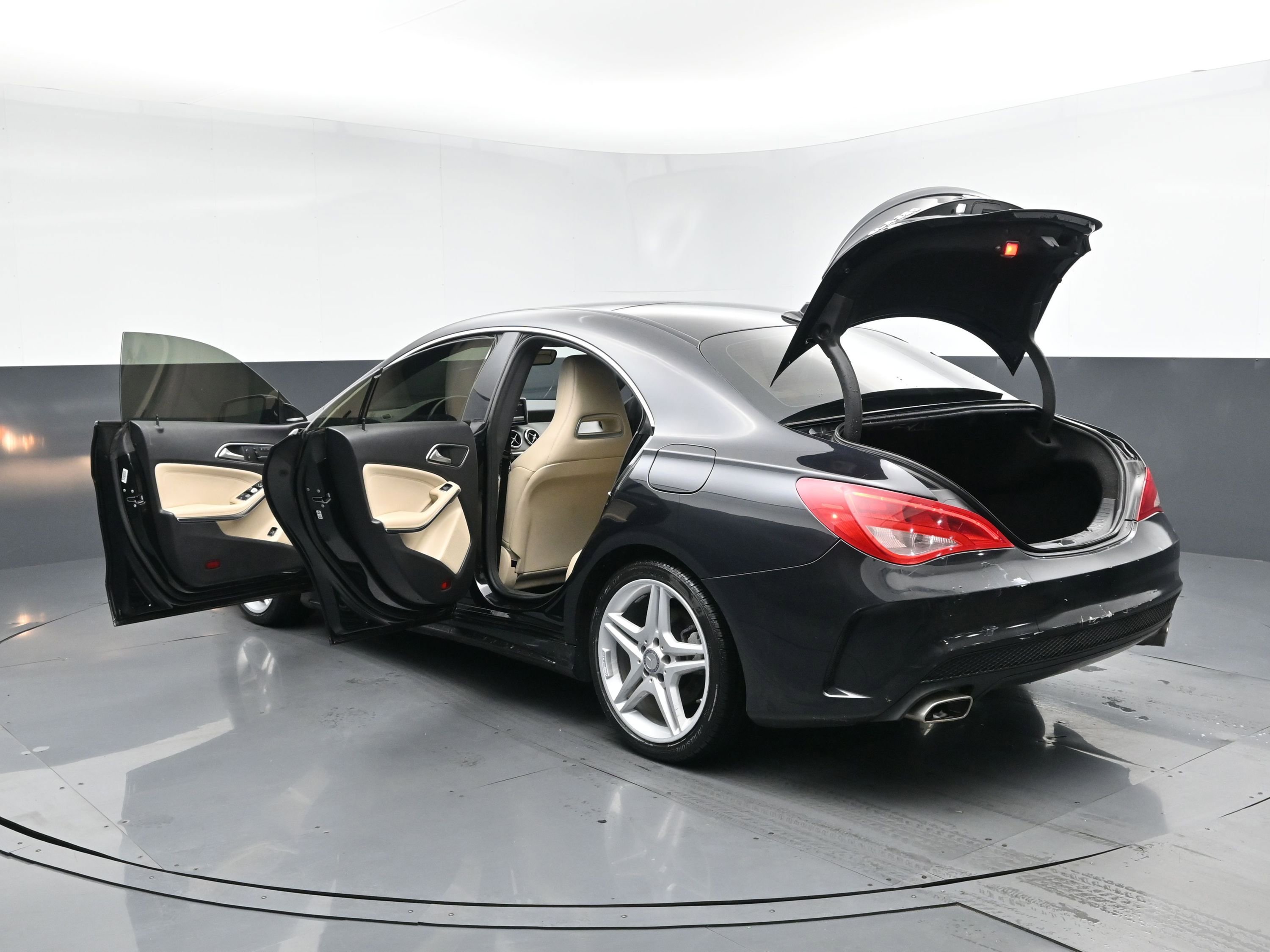 Used 2014 Mercedes-Benz CLA 250 4MATIC image 31