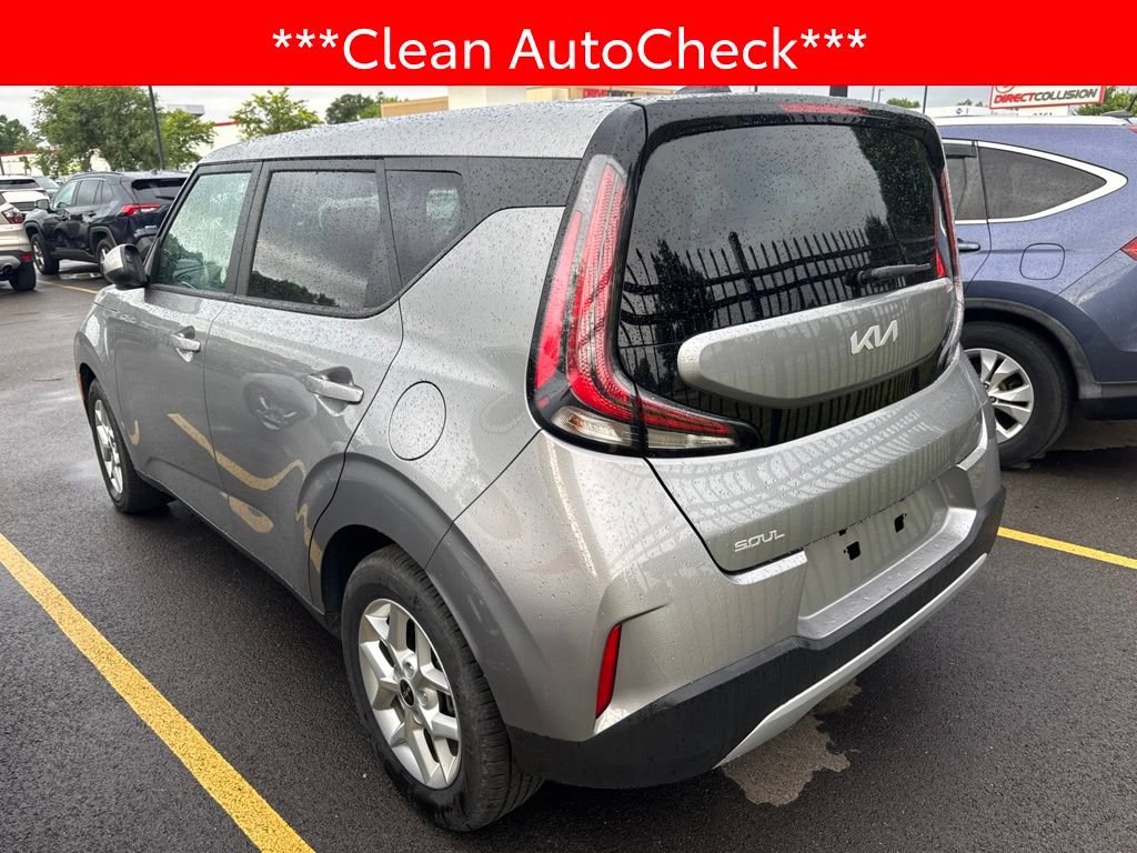 Used 2025 Kia Soul LX w/ LX Technology Package FWD image 4