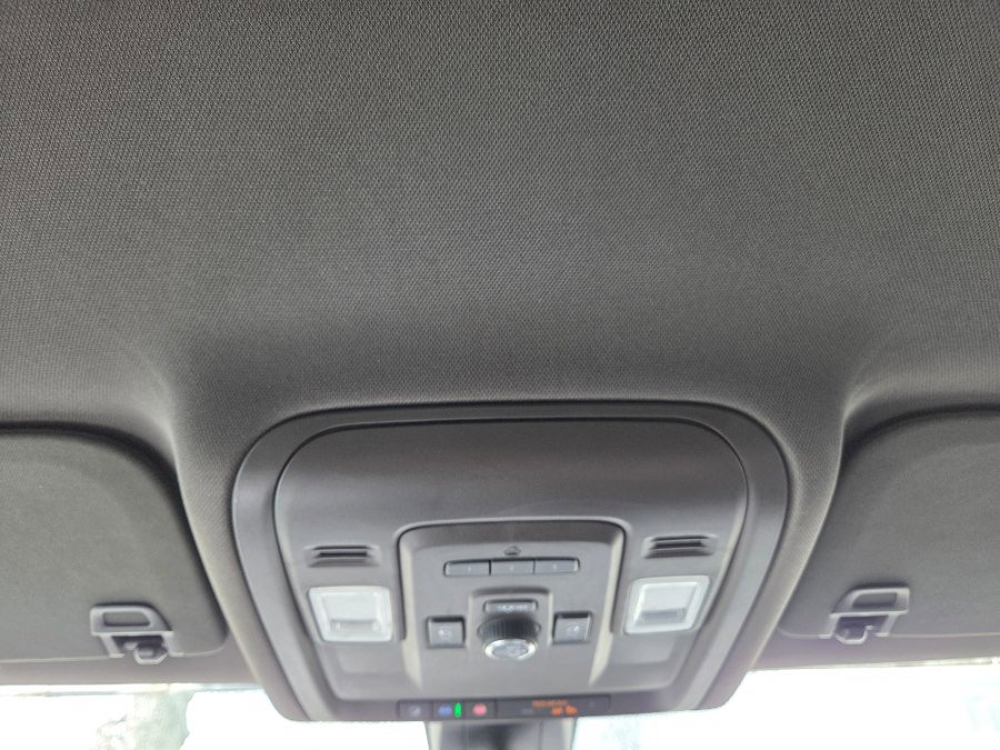 Used 2021 Chevrolet Suburban Z71 w/ Z71 Off-Road Package image 17