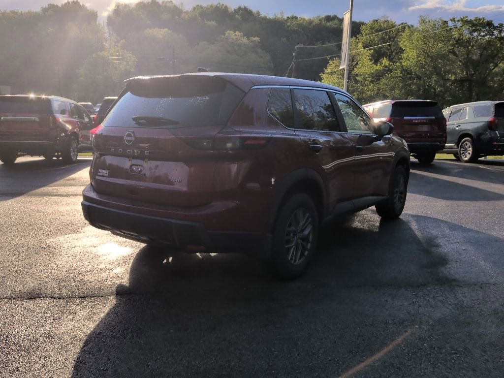 Used 2025 Nissan Rogue S AWD/4WD image 11