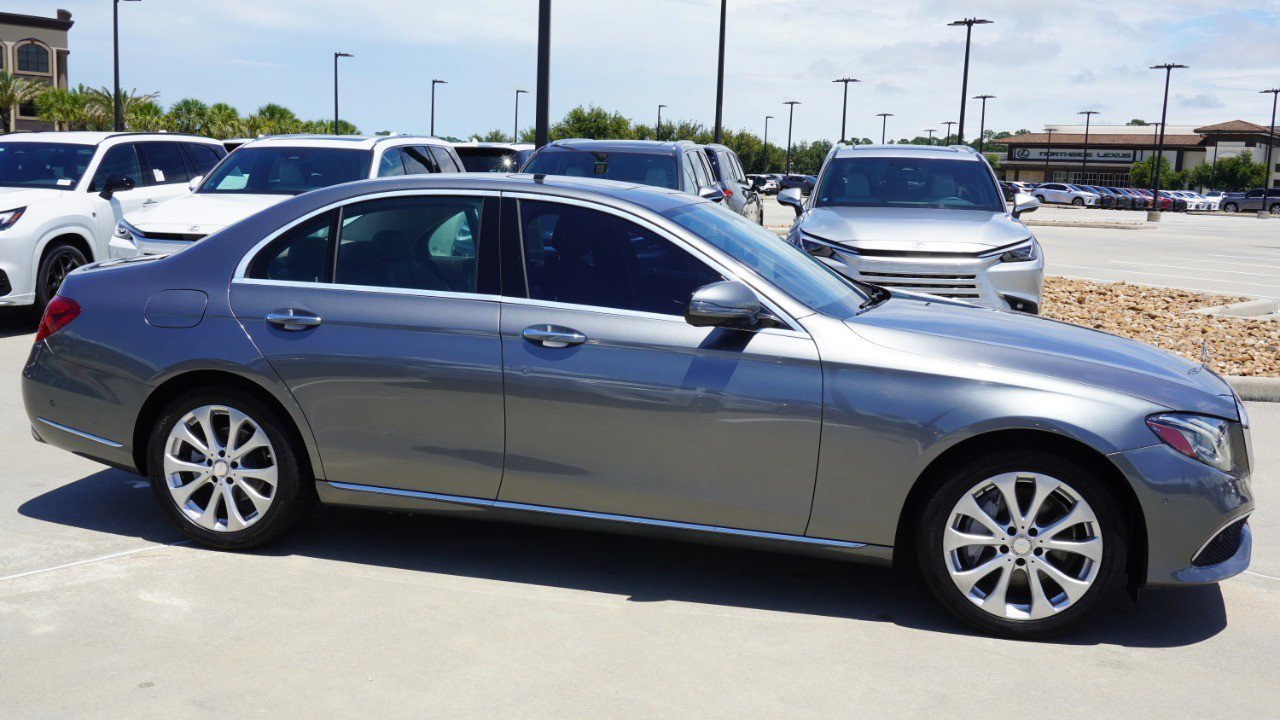 Used 2017 Mercedes-Benz E 300 image 4