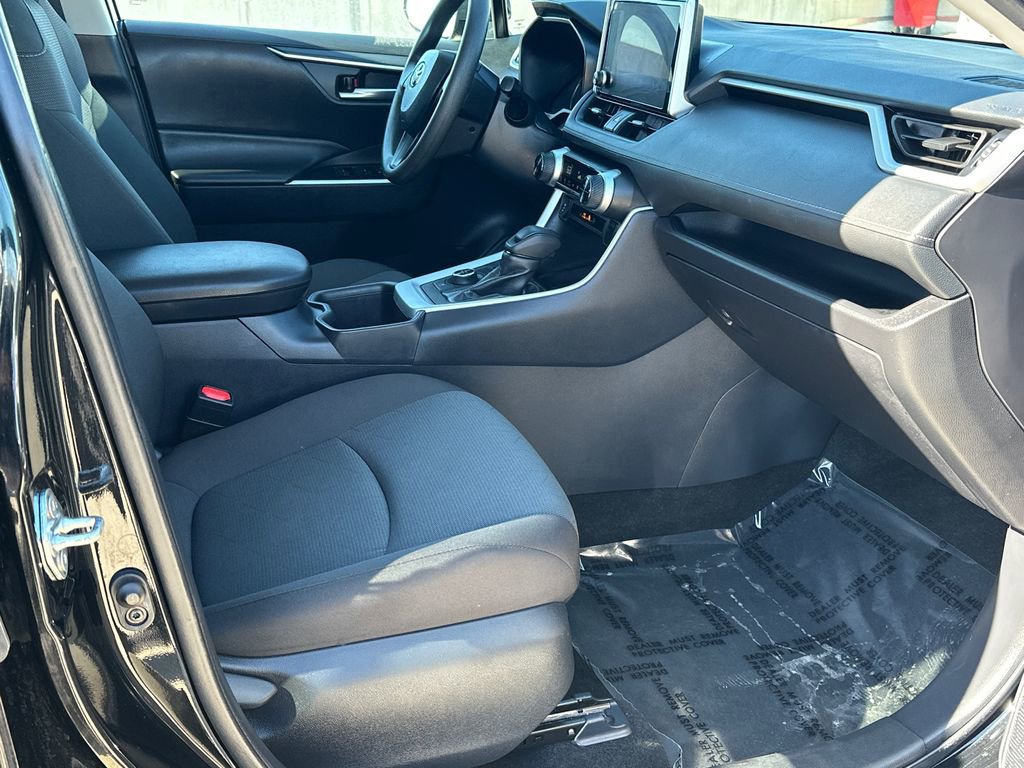 Used 2025 Toyota RAV4 XLE image 9