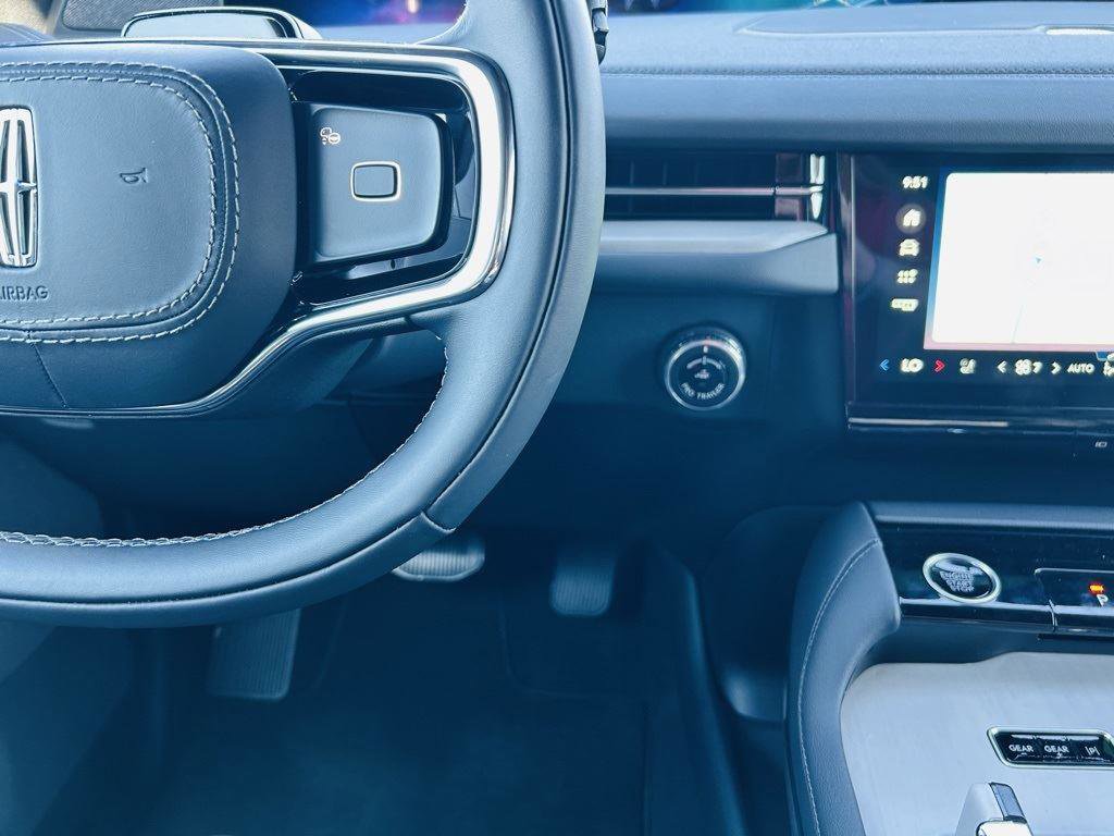New 2025 Lincoln Navigator Reserve w/ Jet Appearance Package image 28
