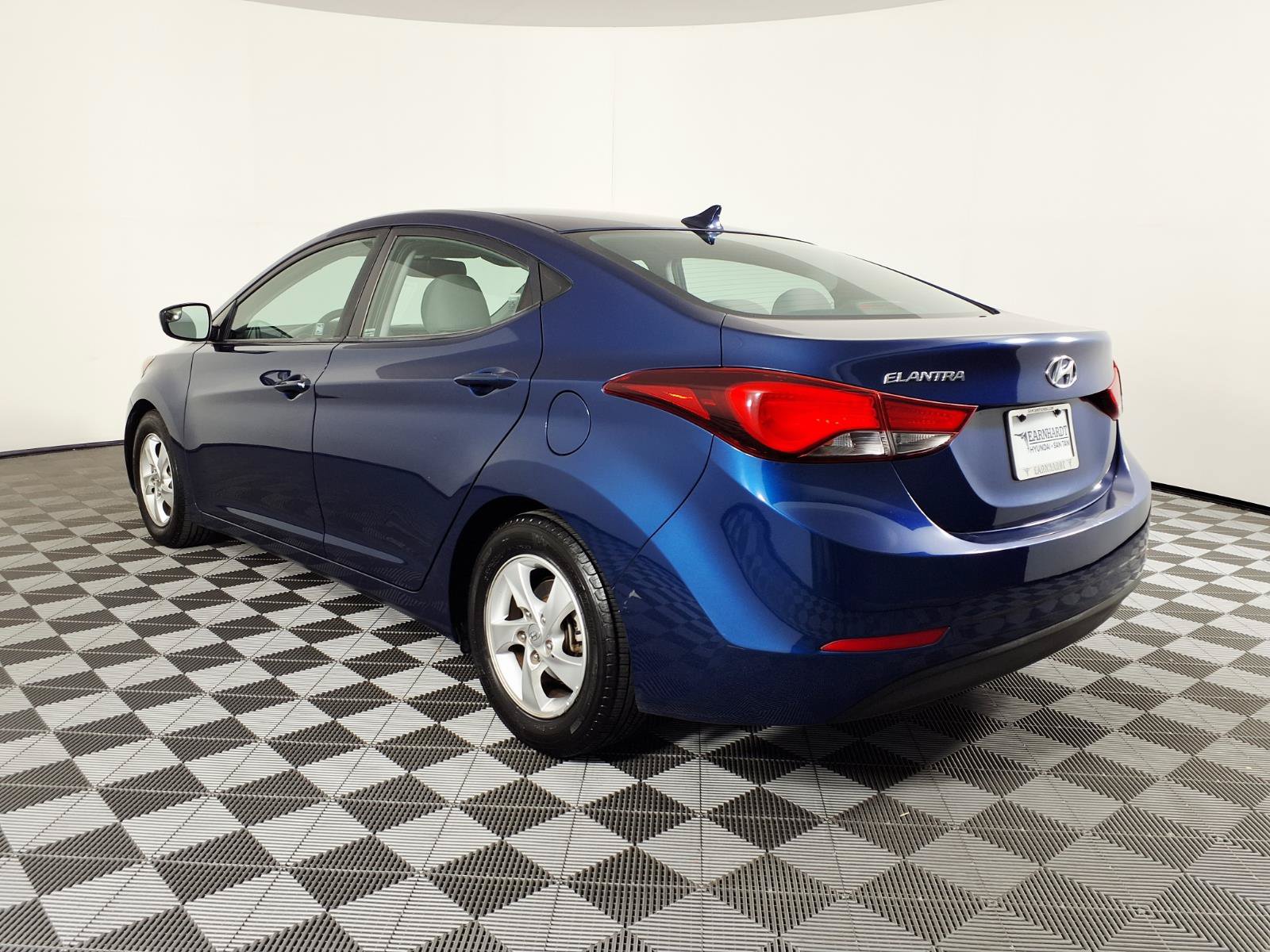 Used 2015 Hyundai Elantra SE FWD image 6