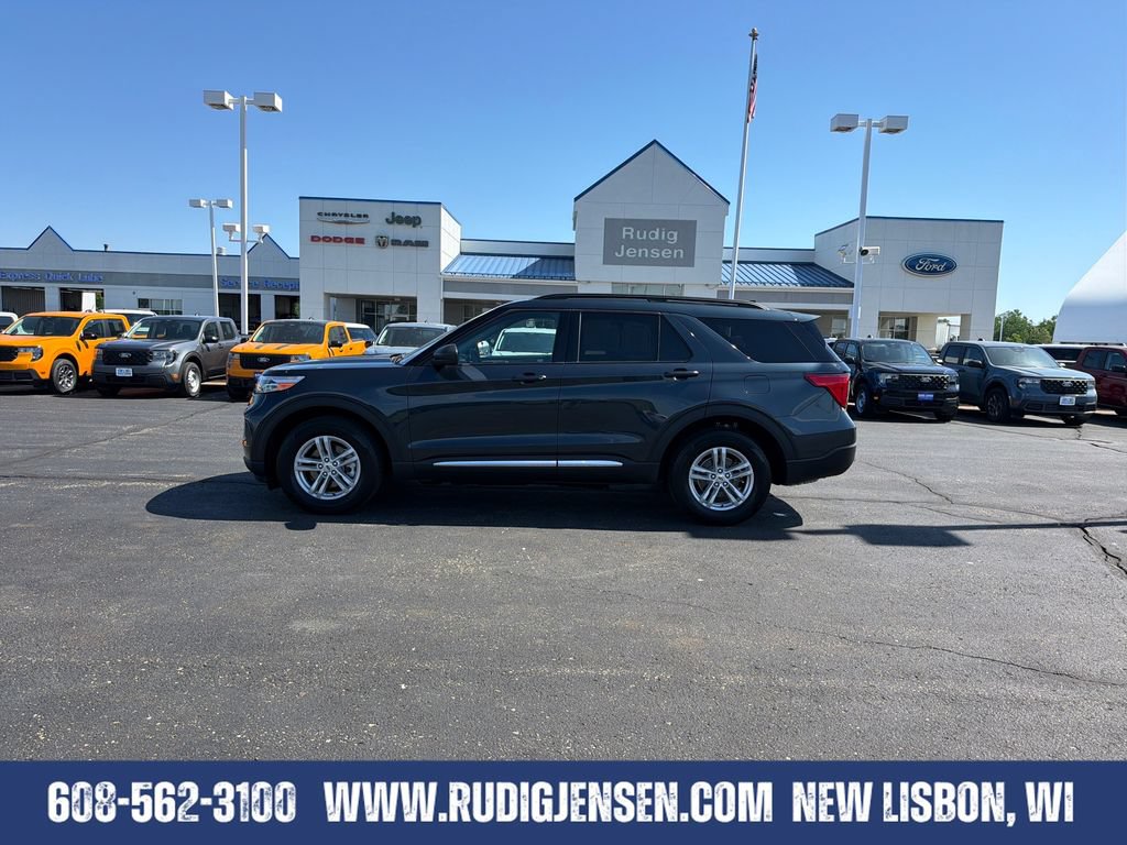 Used 2024 Ford Explorer XLT w/ Equipment Group 202A AWD/4WD image 2