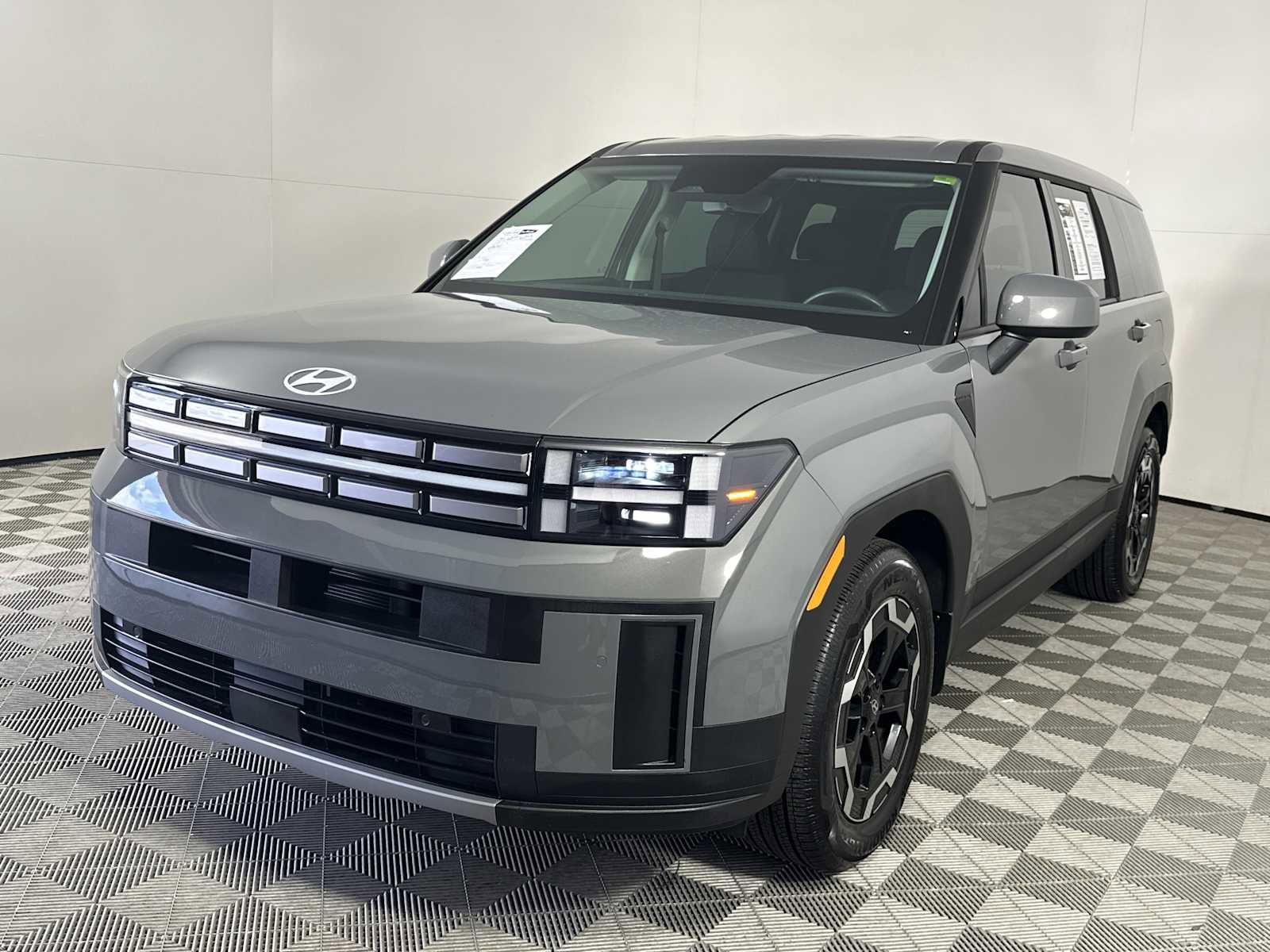 Used 2025 Hyundai Santa Fe SE FWD image 4