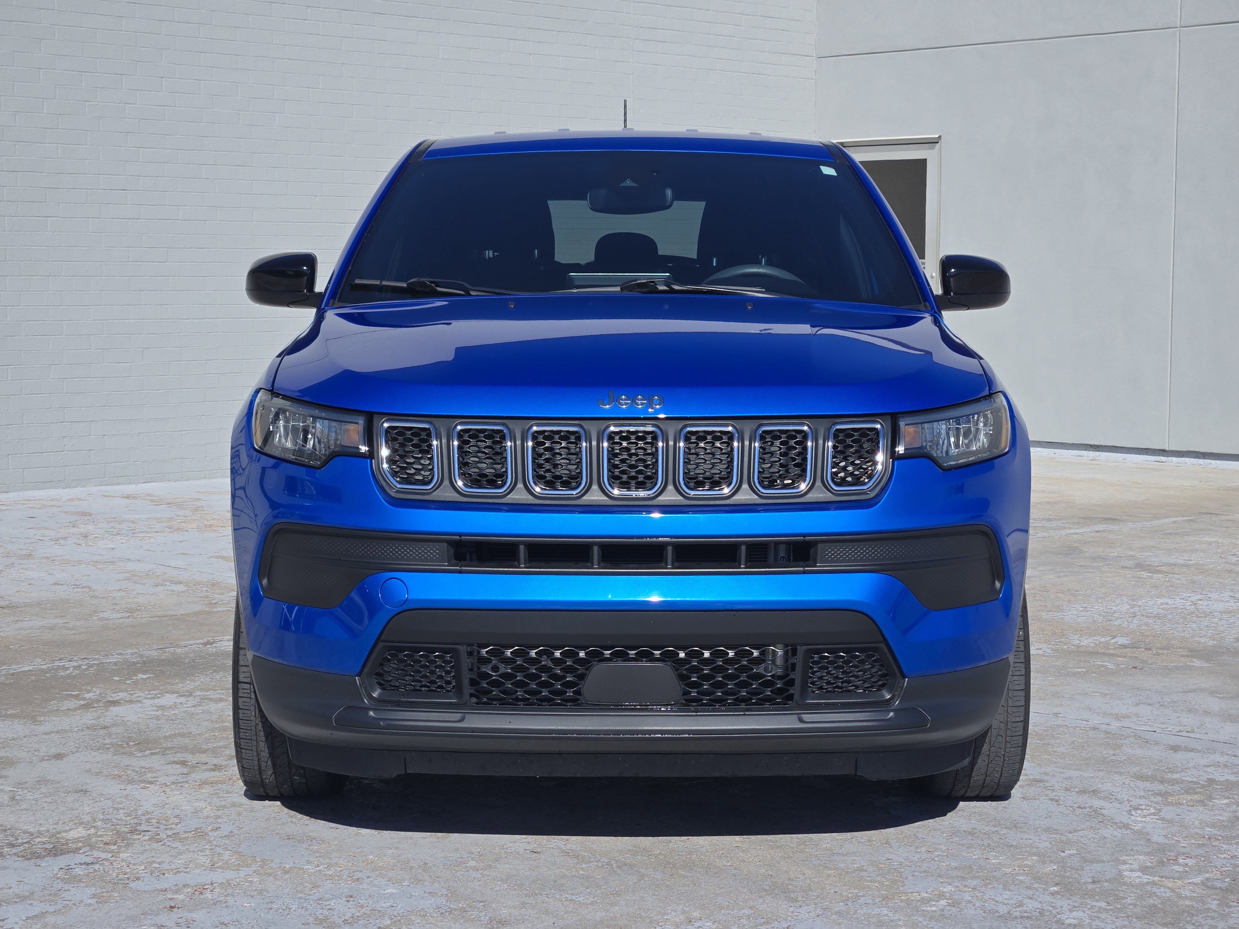 Used 2023 Jeep Compass Sport image 3