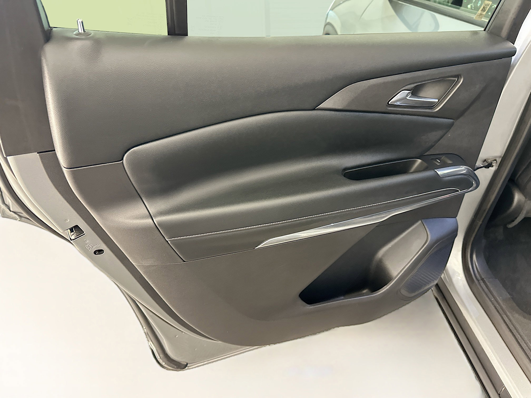 Used 2025 Chevrolet Traverse LT image 27