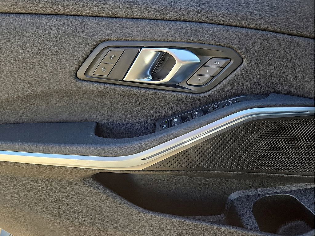 Used 2025 BMW 330i xDrive Sedan image 23