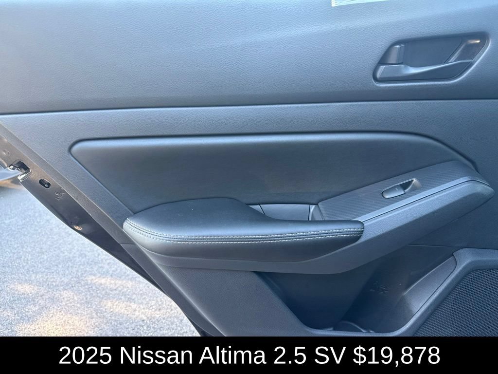 Used 2025 Nissan Altima 2.5 SV FWD image 15
