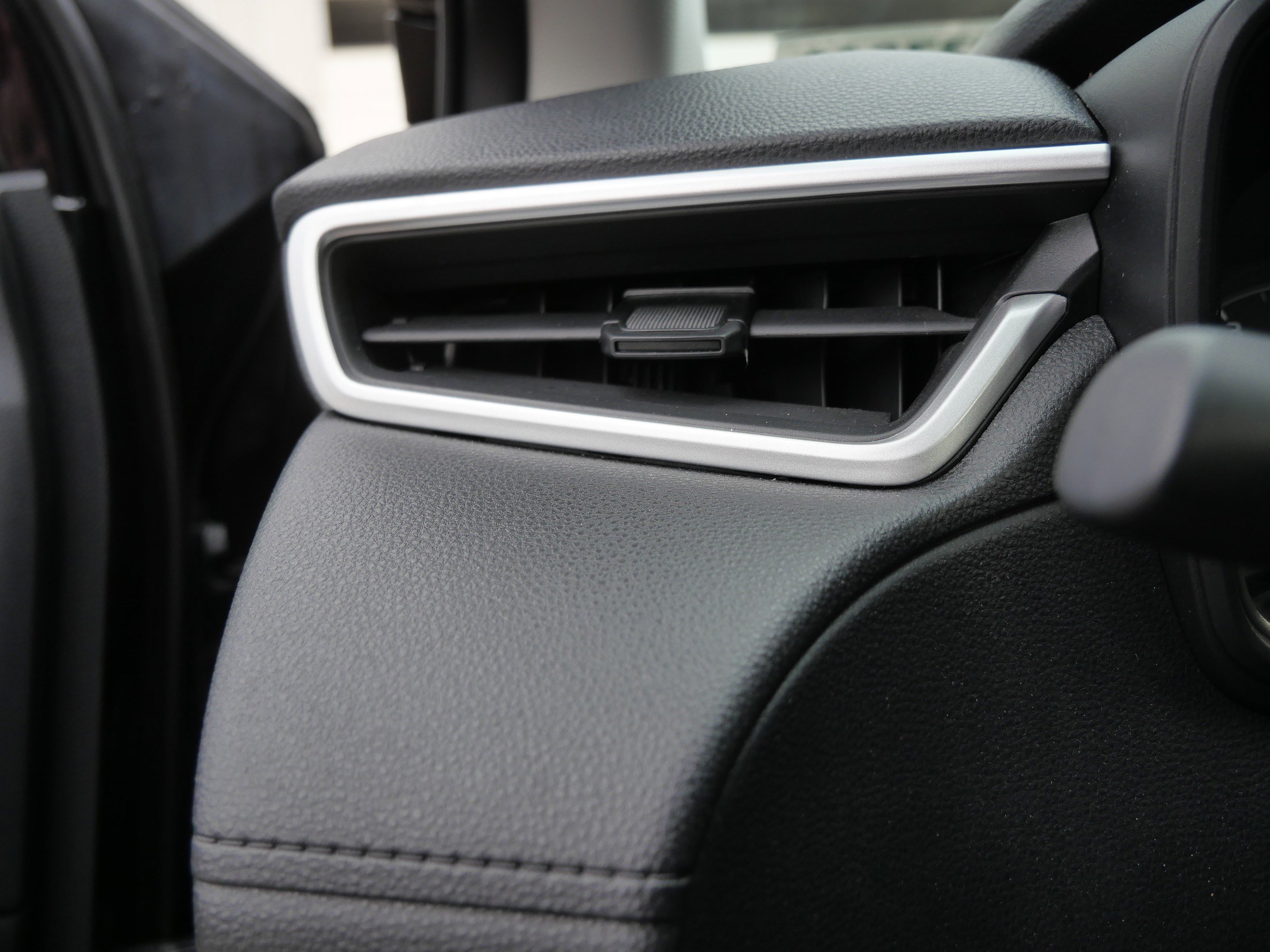 Certified 2025 Toyota Corolla Cross LE image 27