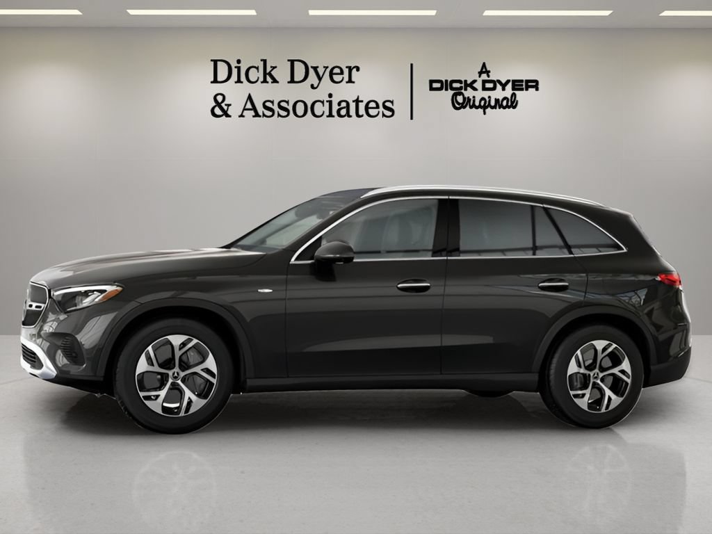 Used 2025 Mercedes-Benz GLC 350e 4MATIC image 29
