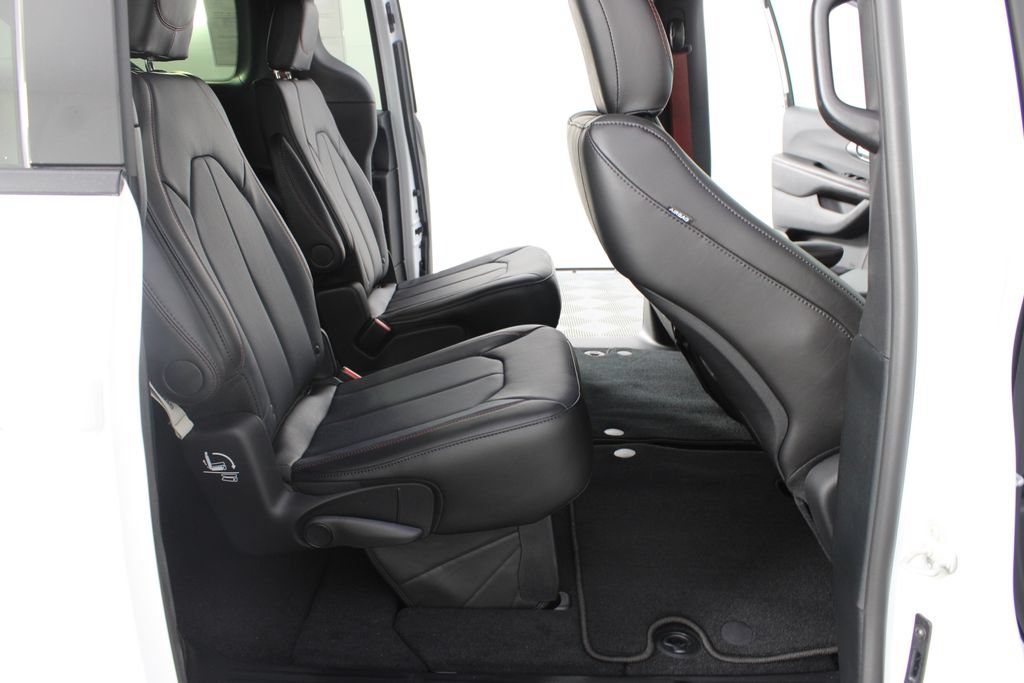 New 2027 Chrysler Pacifica Select FWD image 21