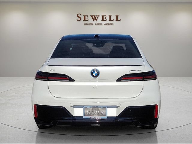 New 2026 BMW i7 xDrive60 w/ Executive Package AWD/4WD image 4