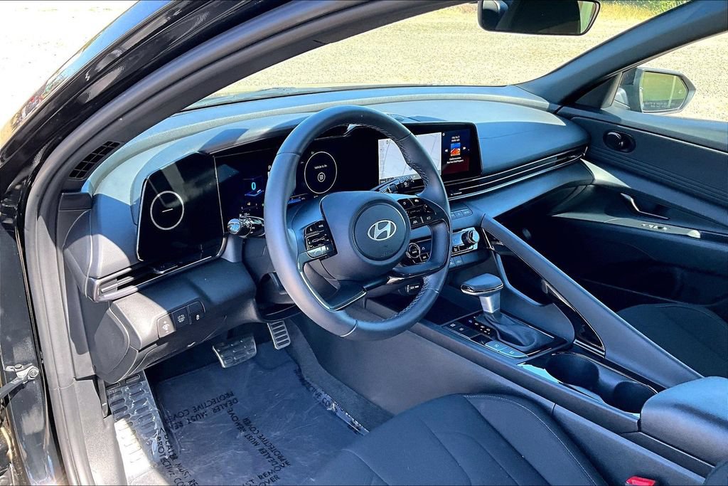 Used 2025 Hyundai Elantra SEL FWD image 18