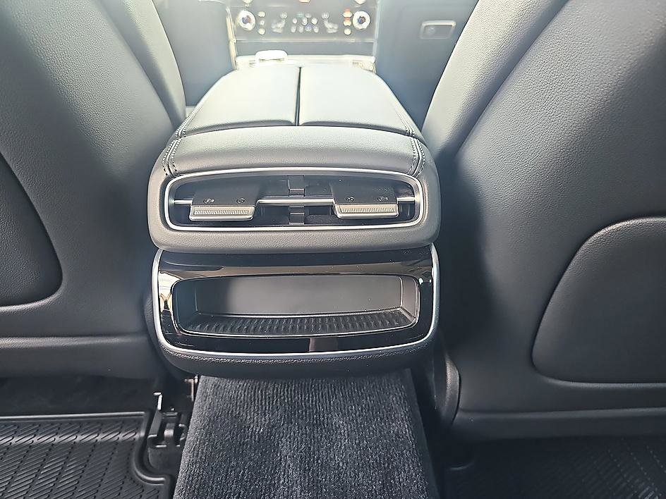 Used 2025 Genesis G80 2.5T AWD/4WD image 30