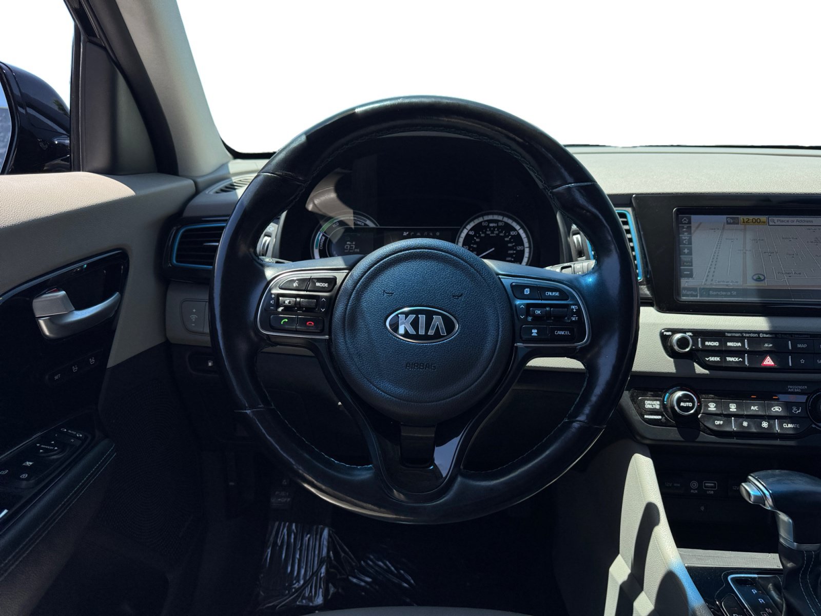 Used 2019 Kia Niro Touring FWD image 12