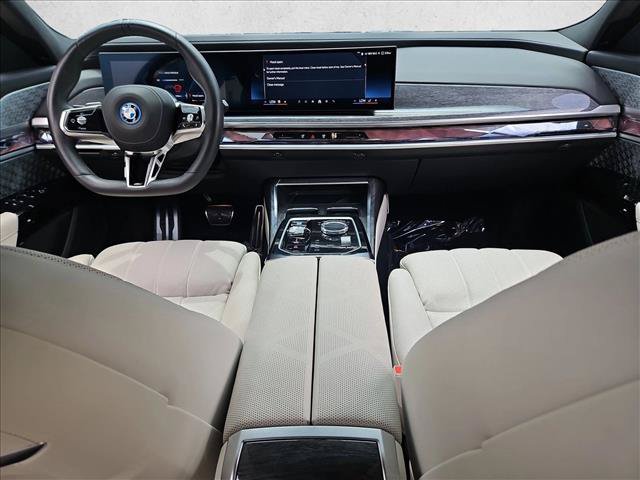 Used 2024 BMW i7 xDrive60 w/ Executive Package AWD/4WD image 17