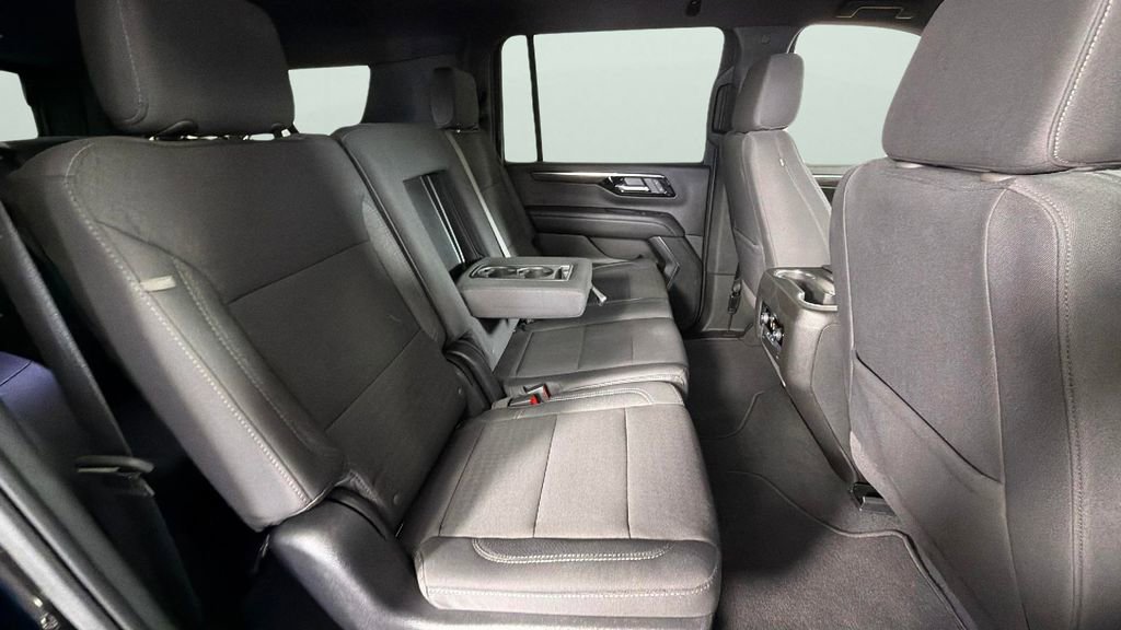 Certified 2025 Chevrolet Suburban LS RWD image 33