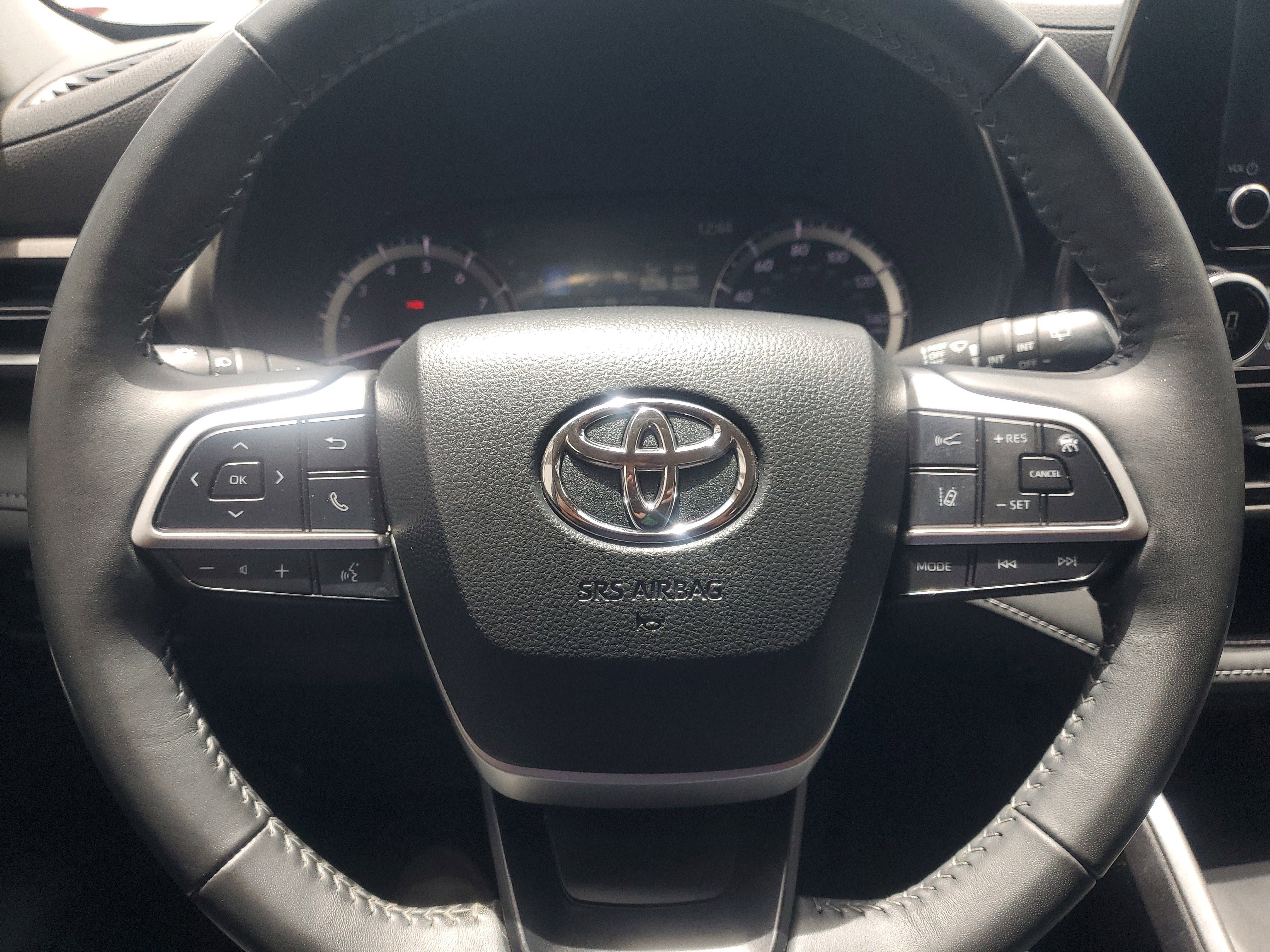 Certified 2024 Toyota Highlander LE FWD image 22