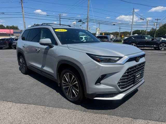 Used 2025 Toyota Grand Highlander AWD Hybrid image 18