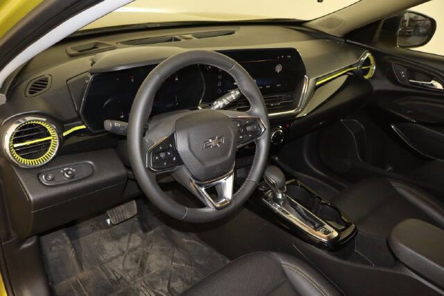 Used 2024 Chevrolet Trax ACTIV w/ Driver Confidence Package FWD image 32