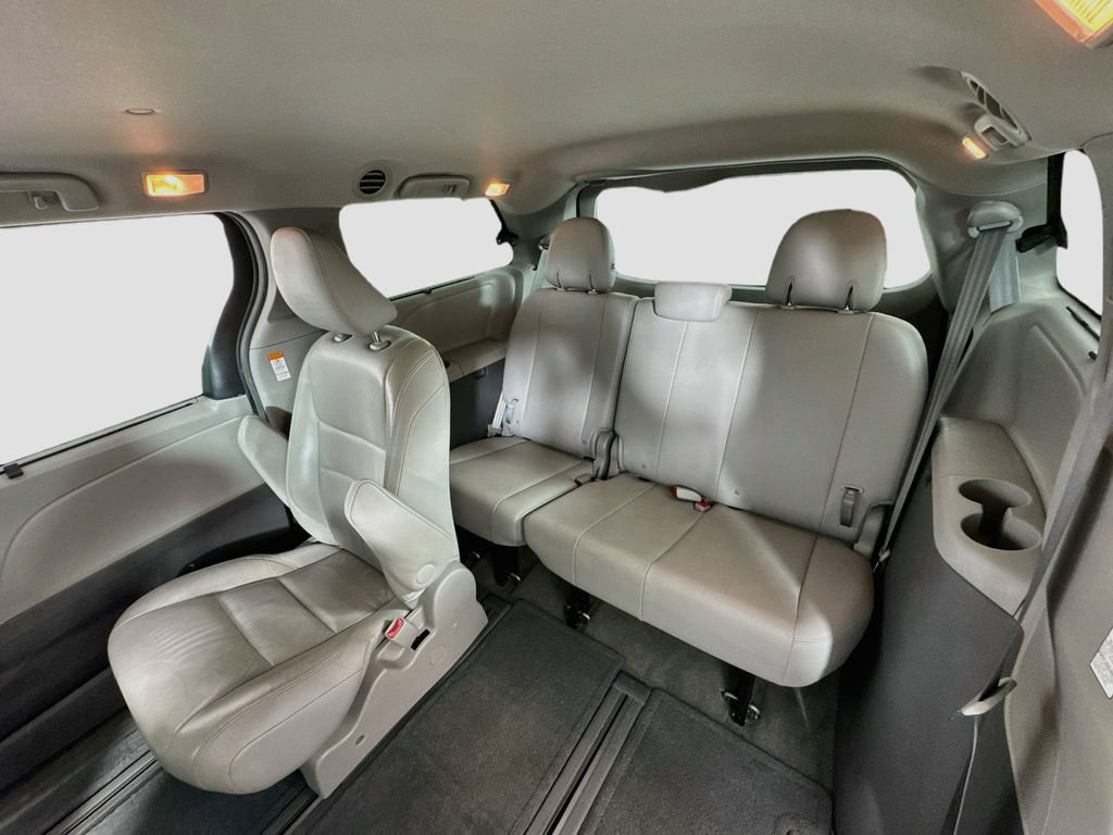 Used 2016 Toyota Sienna XLE w/ XLE Navigation Package AWD/4WD image 8