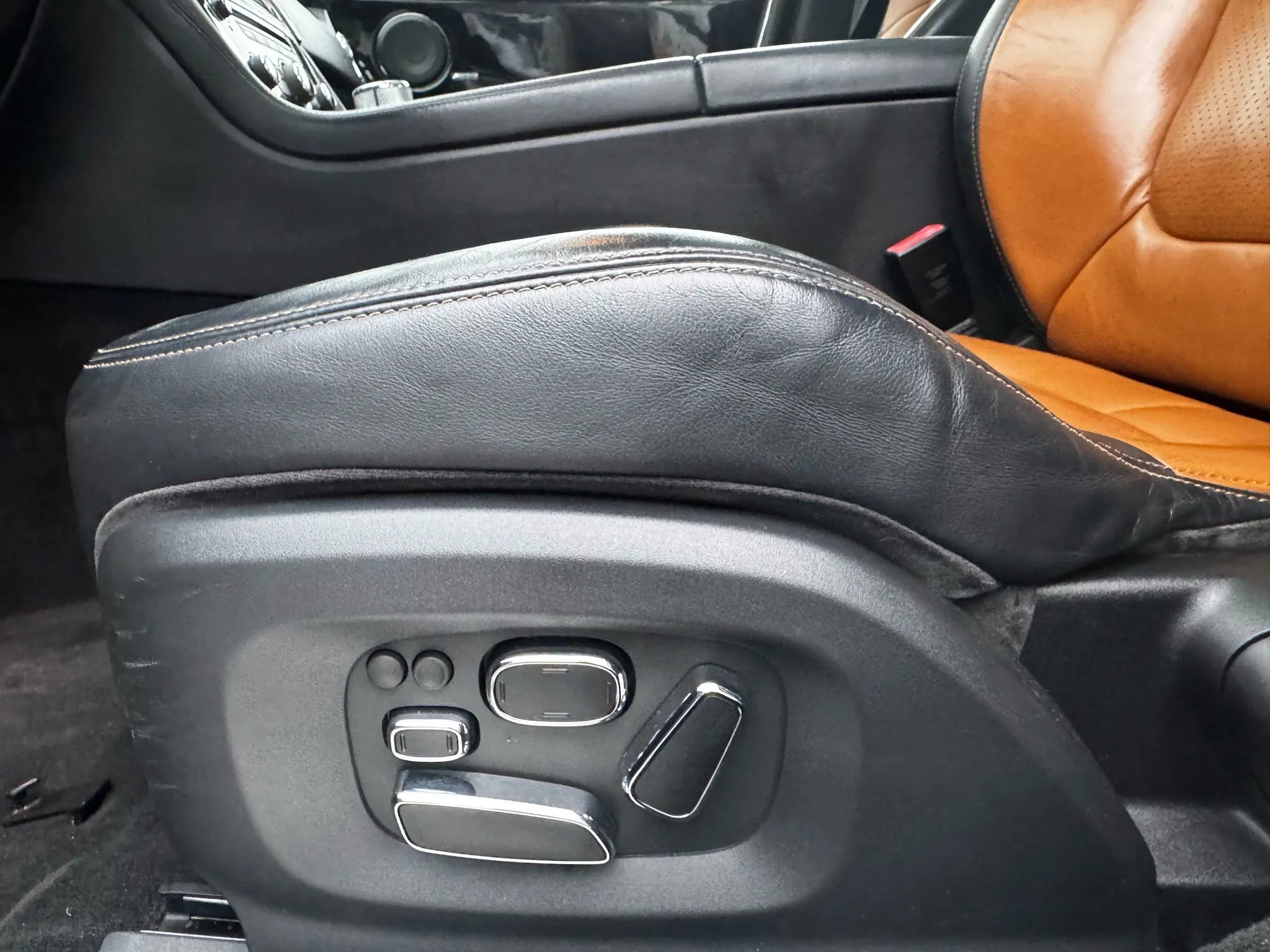 Used 2015 Jaguar XJ R image 19