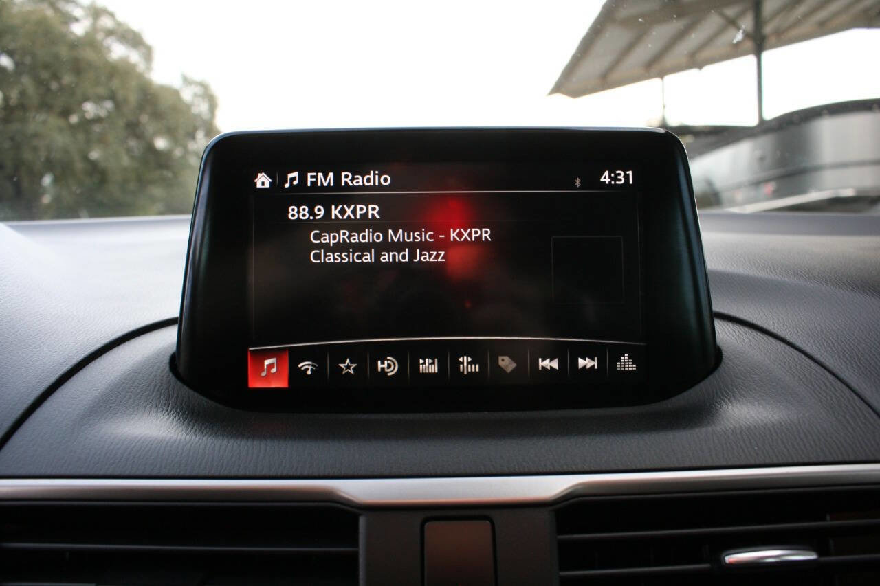 Used 2018 MAZDA MAZDA3 Touring image 14