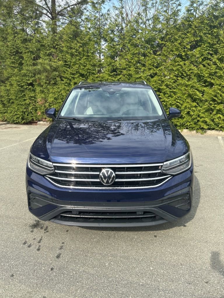 Used 2024 Volkswagen Tiguan SE image 2