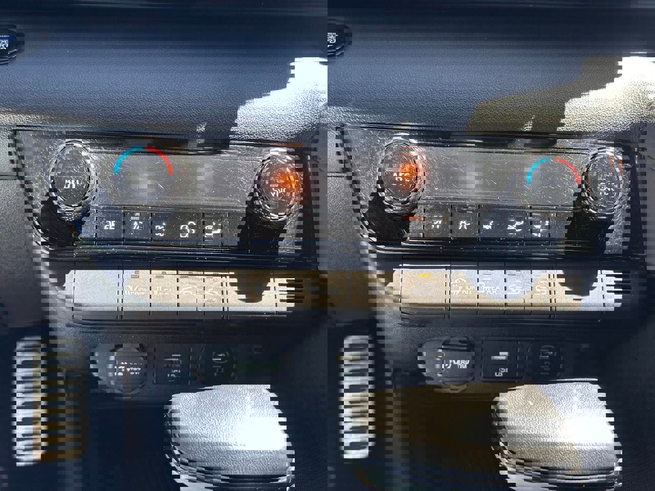 Used 2025 Hyundai Elantra Sport image 32