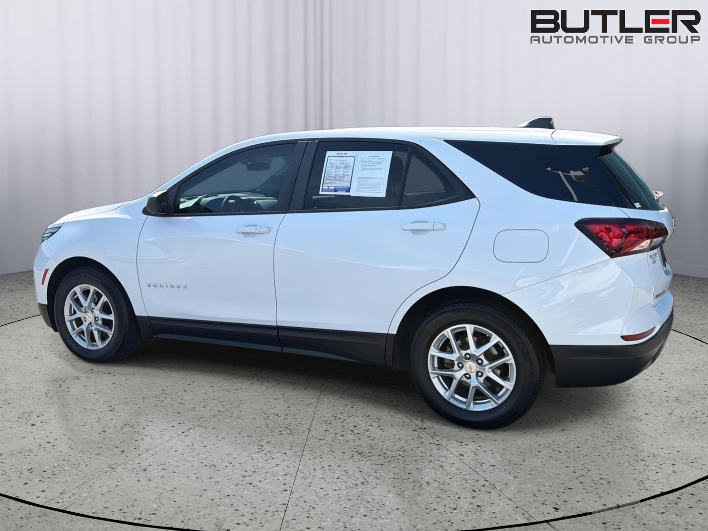 Used 2023 Chevrolet Equinox LS w/ LS Convenience Package FWD image 3