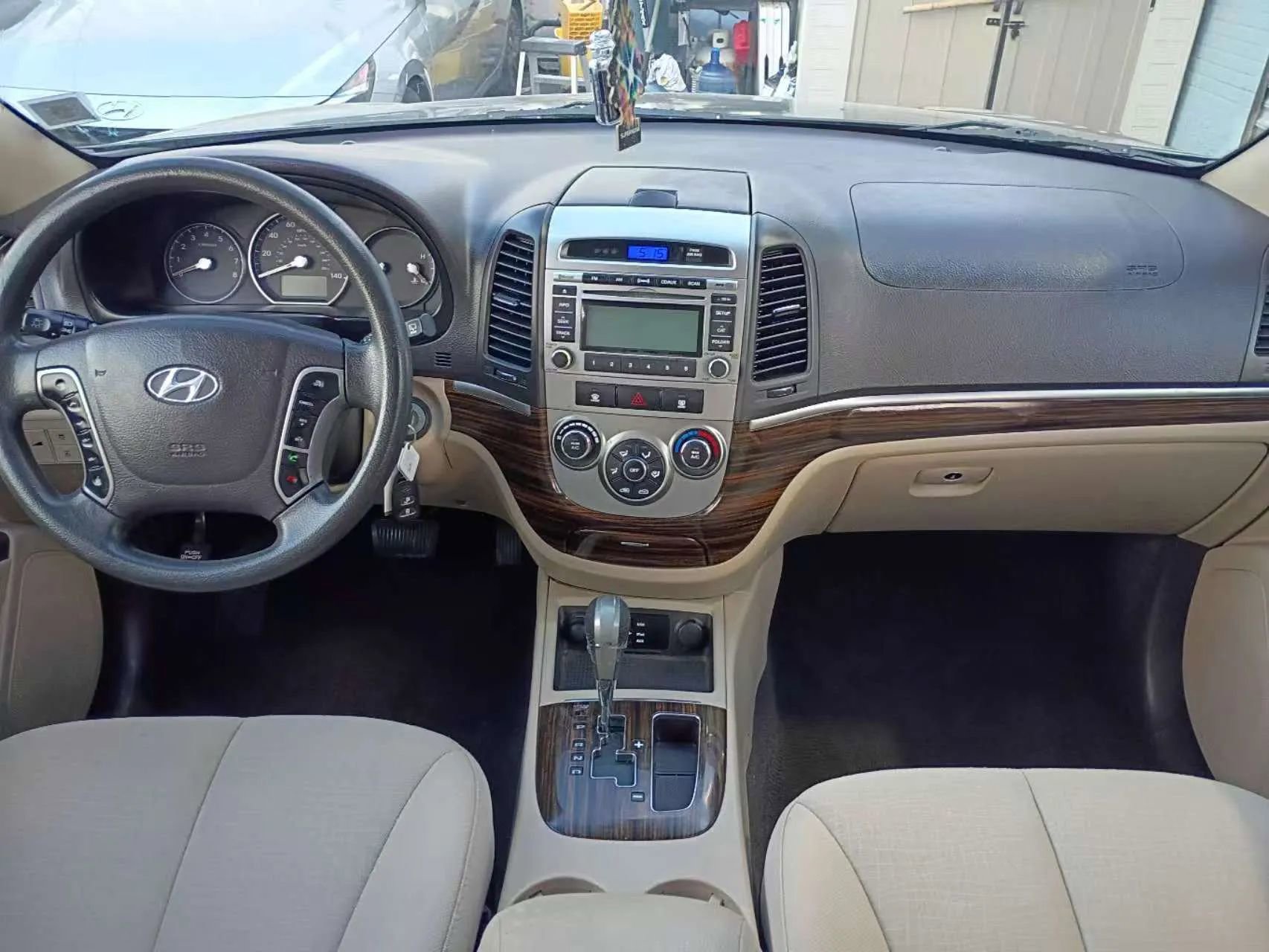 Used 2012 Hyundai Santa Fe GLS image 8